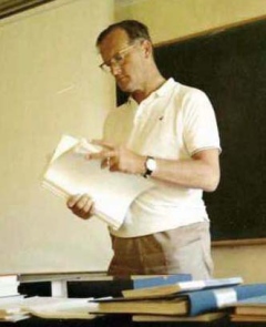Foto på Börje Langefors, professor emeritus, institutionen för data- och systemvetenskap.