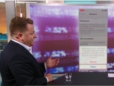 Fredrik Blix visar hur du skyddar dig från bevakning via appar i TV4 Efter fem.