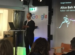 Foto på kulturminister Alice Bah Kuhnke som talar vid Google Sessions.