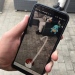 Mobiltelefon som visar spelet Pokemon Go.